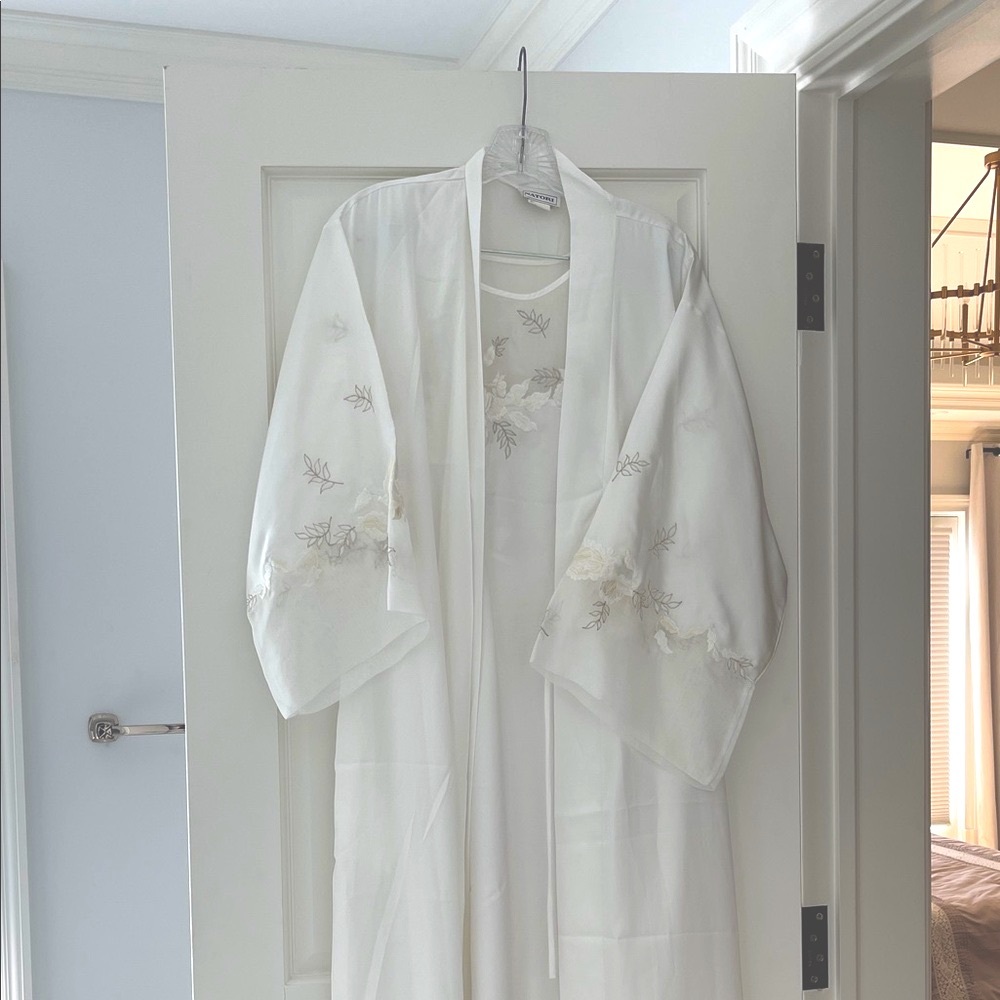 2pc Natori White Embroidered Nightgown with matching belted Robe